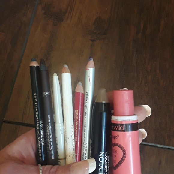 7 eye pensils, 1 Cheek/lip tint LG crayon. Sharp - Picture 6 of 6